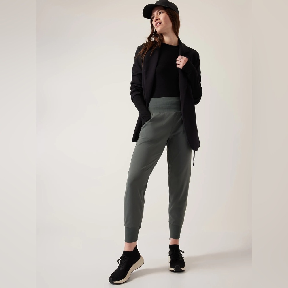 Athleta Venice Jogger Bali Green Size Small EUC